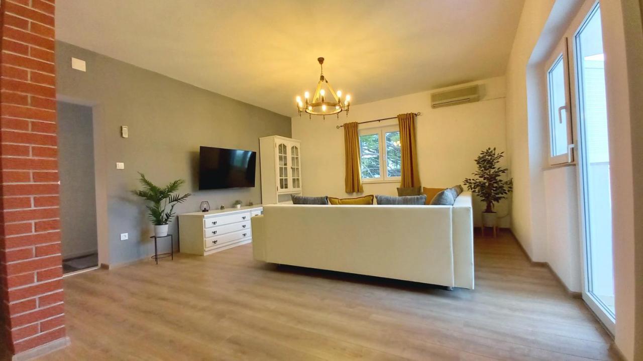 Apartment Omrcen *